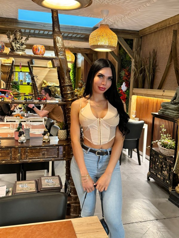 VEN A GOZAR ESTE CUERPAZO CONMIGO