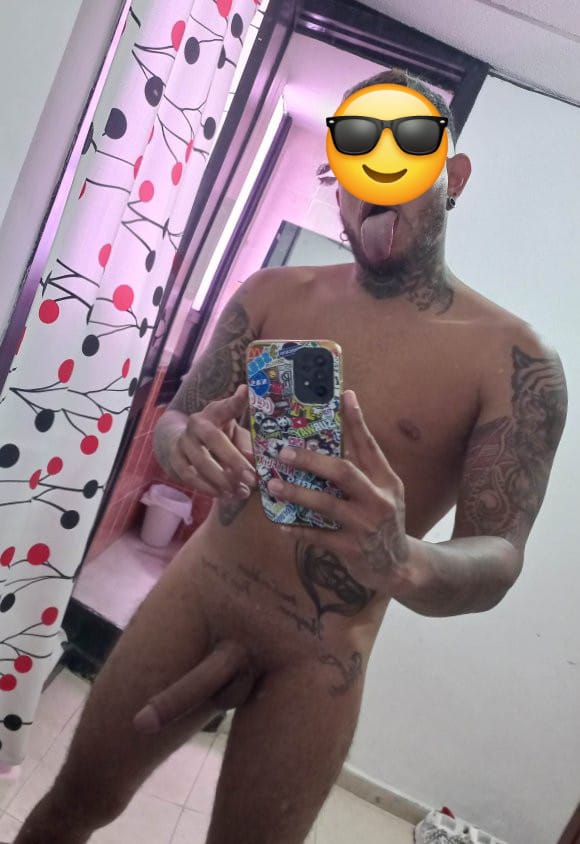 PAREJA DE JÓVENES MUJER Y HOMBRE