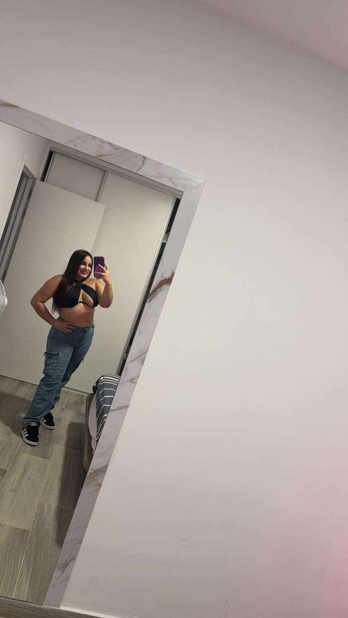 LATINA JOVENCITA NUEVA EN LA LINEA