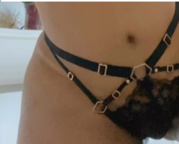 MADURITA EXPERTA EN LEVANTAR POLLAS!!