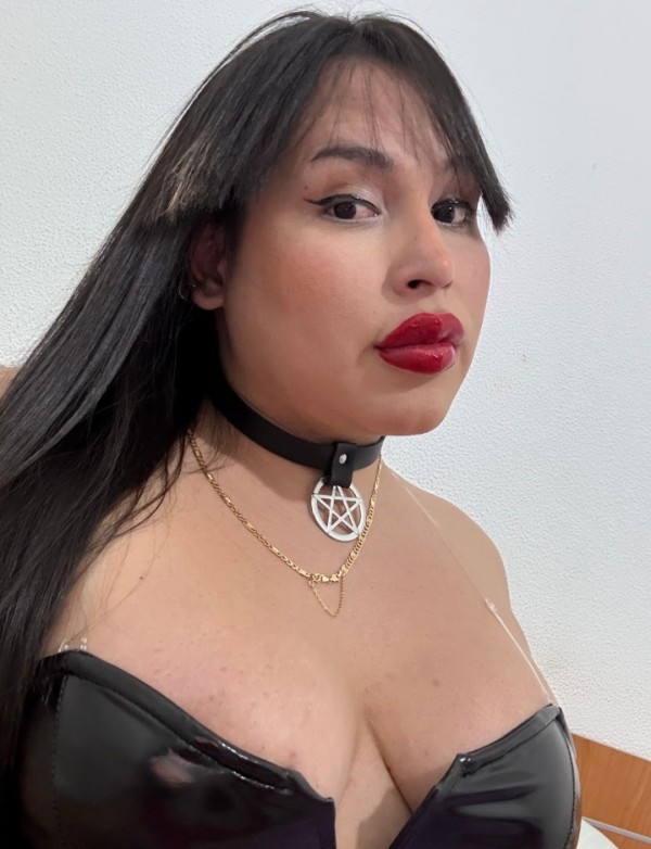 Evelyn perra traga leche dame leche y te doy
