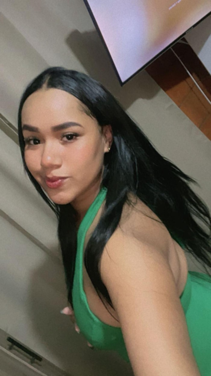 HERMOSA JOVEN SOY UNA COMPAÑIA DE LUJO