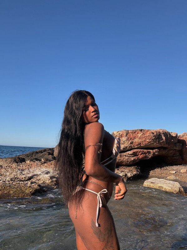 TRANS CALIENTE EN EL CENTRO