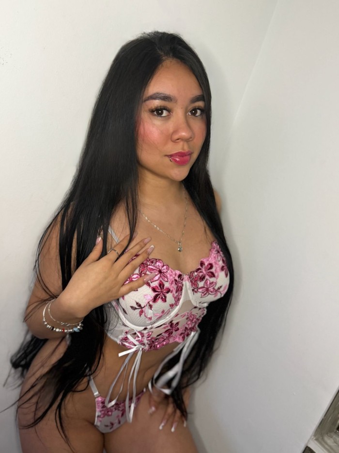 EMMA SEXY COLOMBIANA NUEVA POR AQUÍ!!