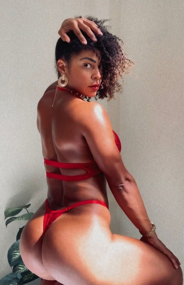 BRENDA  CON MUCHA GANAS DE SEXO