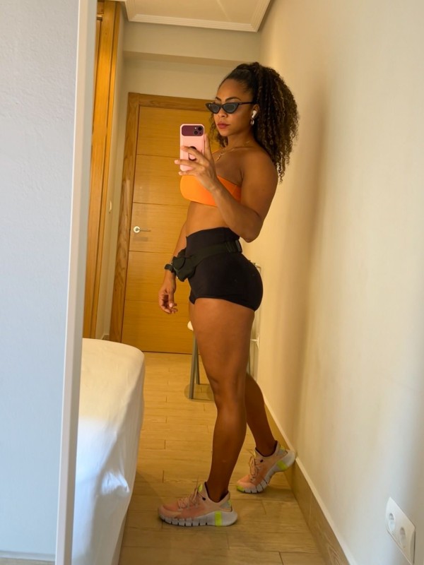 BRENDA  CON MUCHA GANAS DE SEXO