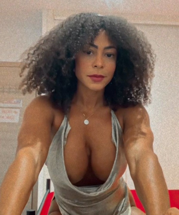 BRENDA  CON MUCHA GANAS DE SEXO