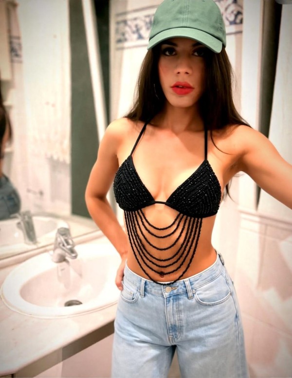 CACHONDA Y FIESTERA, LISTA PARA DARTE MI BIBERÓN