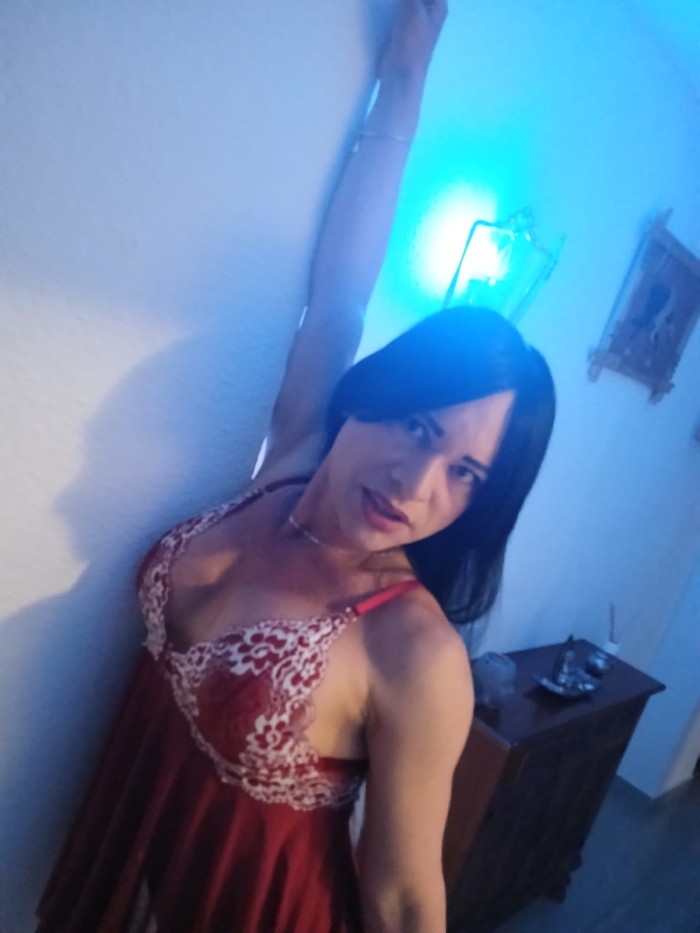 CAROLINA! CACHONDISIMA COMPLACIENTE FEMENINA POLLONA LECHERA EN PONFERRADA