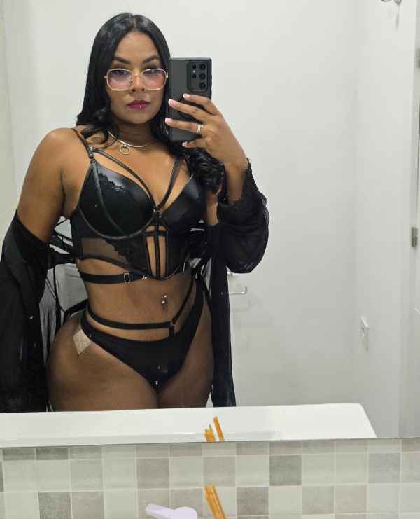 Una Latina Sensual Y Extrovertida