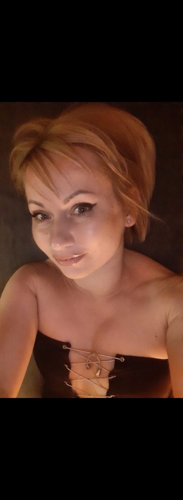 ANASTASIA, BELLEZA EXÓTICA TRATO DE NOVIOS