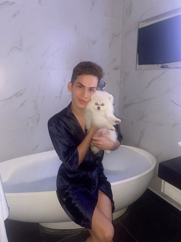 Hermoso femboy delicado y femenino