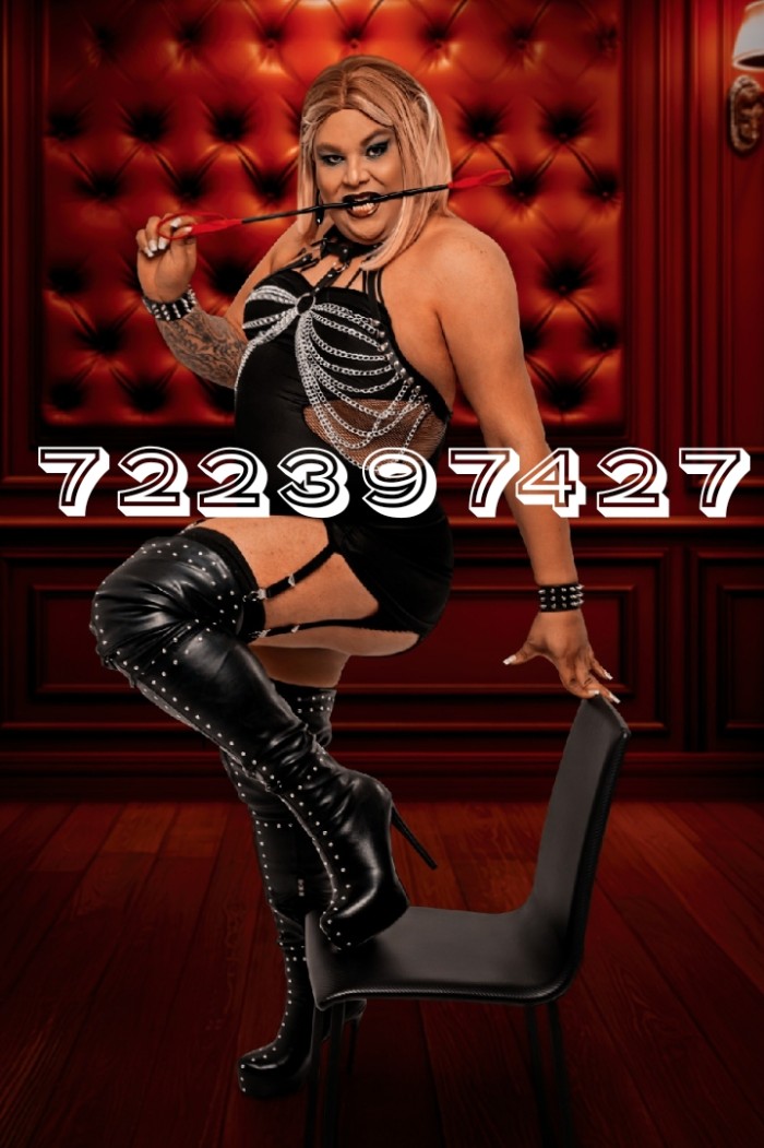 Top trans dominatrix ¿Has sido un nene malo?