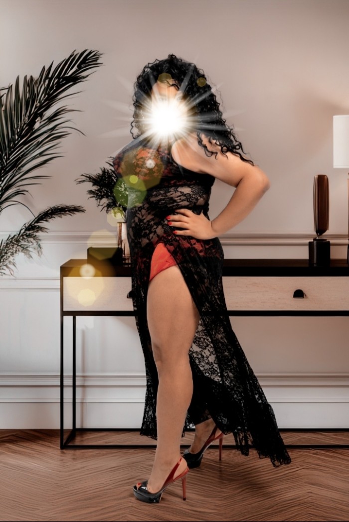 Megan top trans madura cañon experta principiantes