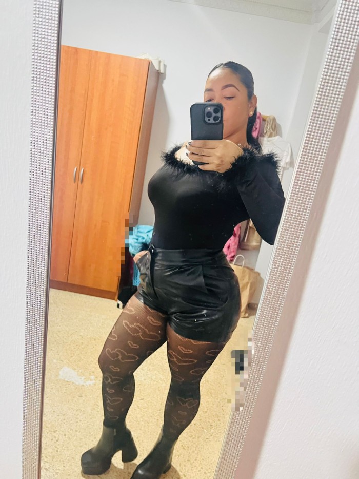 COLOMBIANA DE CULO GRANDE