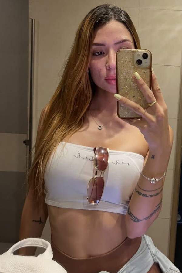 VELA, RUBIA DELGADA JOVEN DE 22AÑOS