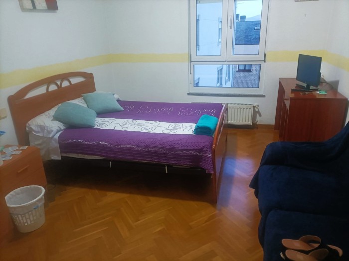 ALQUILO HABITACIÓN RIBADEO