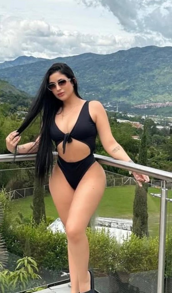 Latina de infinitas curvas!can picafort