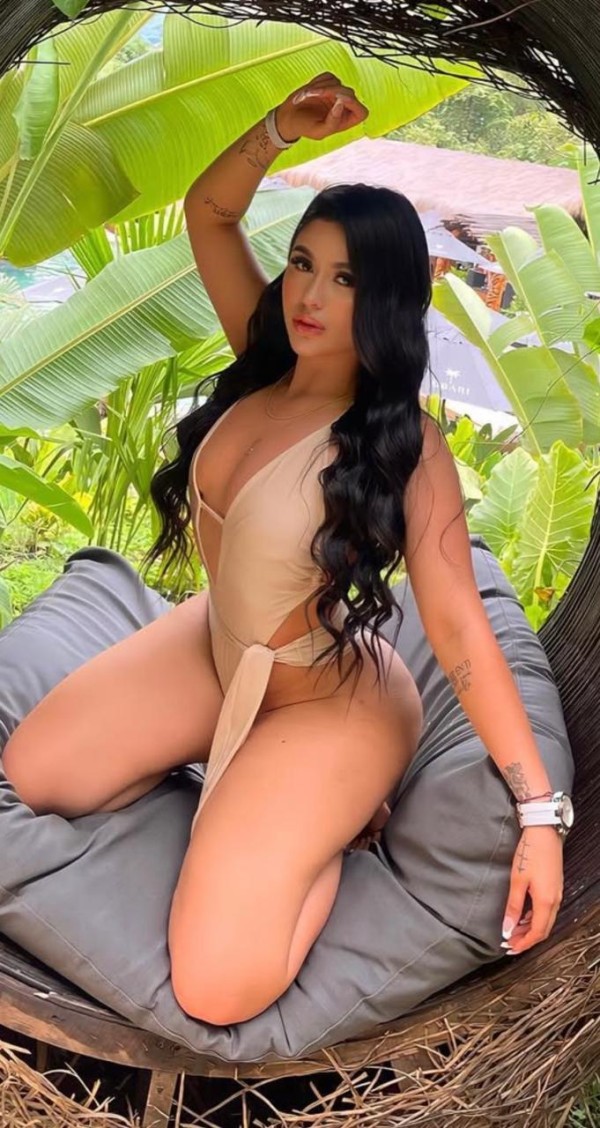 Latina de infinitas curvas!can picafort