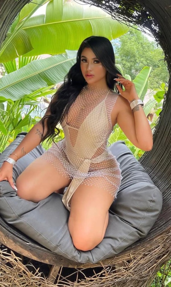 Latina de infinitas curvas!can picafort