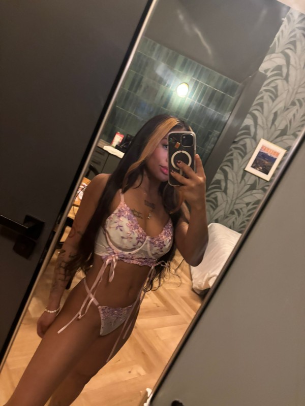 EN ALZIRA ENCANTADORA ARDIENTE SENSUAL COMPLACIENT