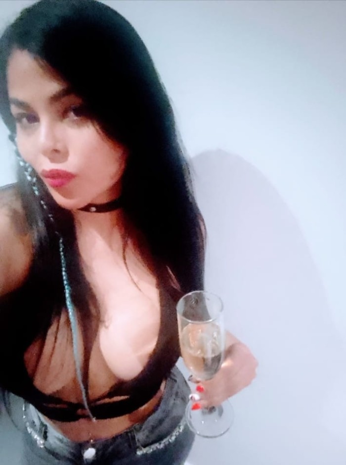 EN AMARA  ARDIENTE APASIONADA BOMBA DE SEXO