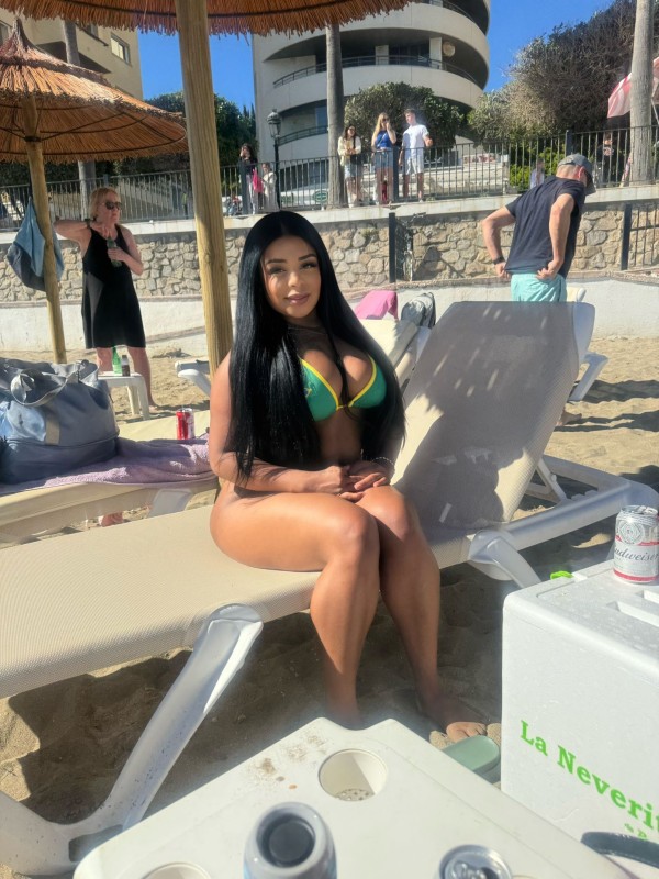 GIOVANNA MORENA ARDIENTE CUERPO ESPECTACULAR