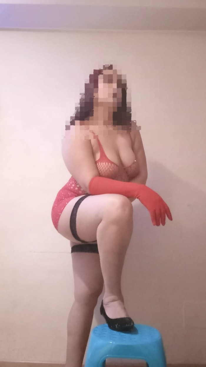 LUNA DISPUESTA A SATISFACER TUS NECESIDADES