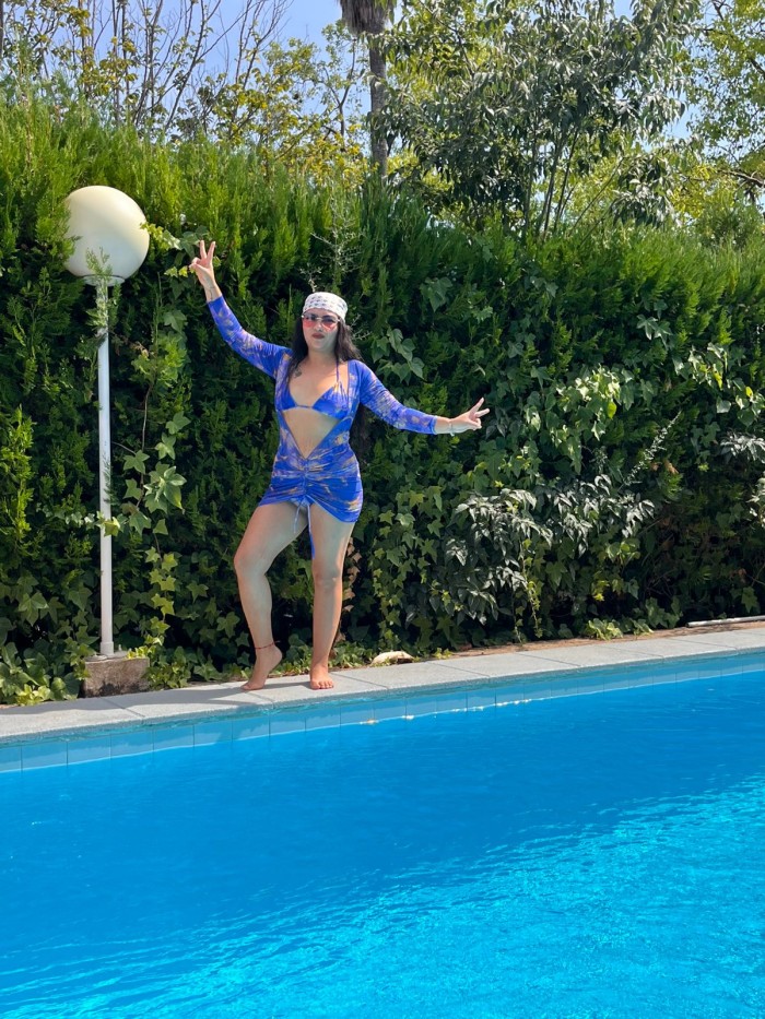 Vive un momento de placer con esta madurita torras