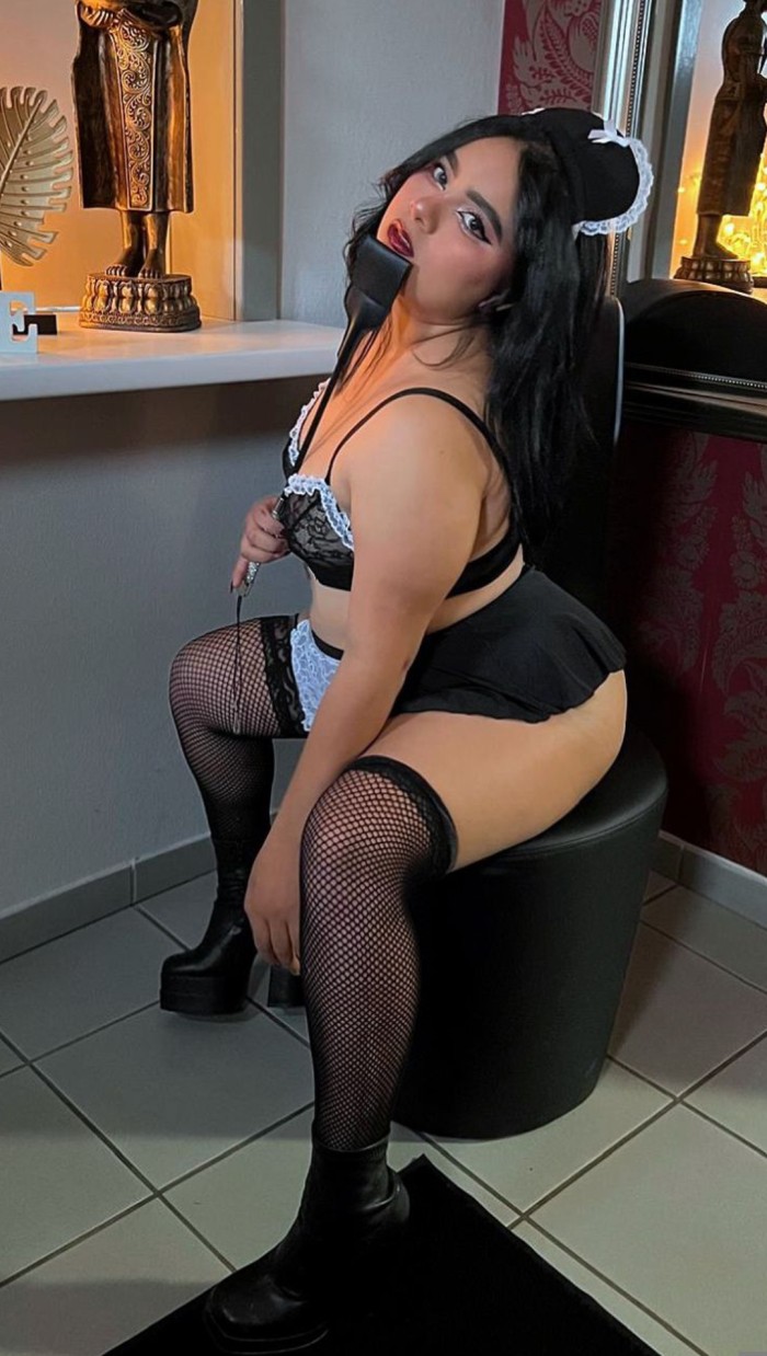 POR SALOU – COLOMBIANA DE LUJO EXPLOSIVA Y JUGUETONA