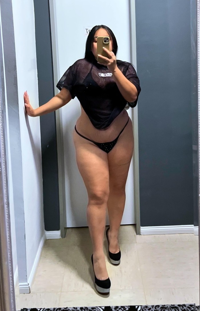 POR SALOU – COLOMBIANA DE LUJO EXPLOSIVA Y JUGUETONA