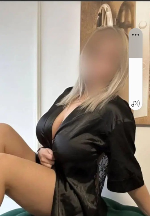 GUAPÍSIMA Y SIMPÁTICA DANA FIESTERA DEL ESTE EN MATARÓ