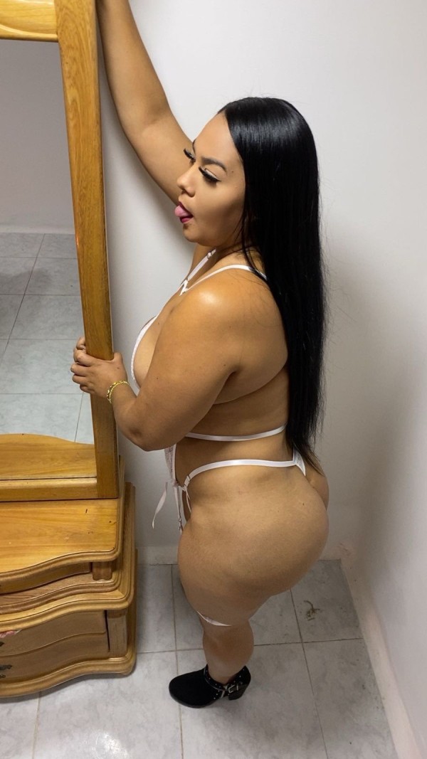 Cachonda y divertida fiestera