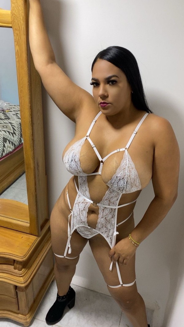 Cachonda y divertida fiestera