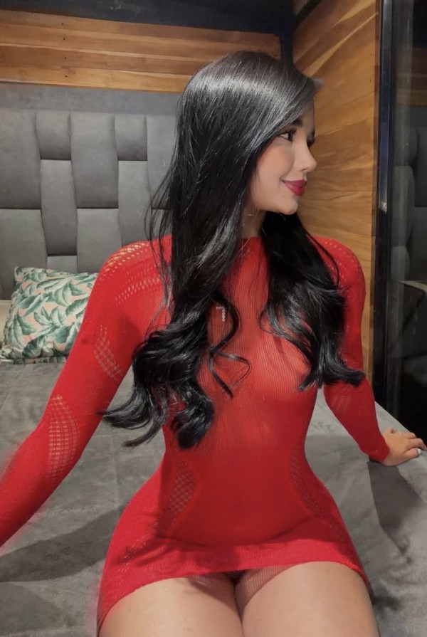 Primera vez fiestera bien cachonda tetitas pequeña