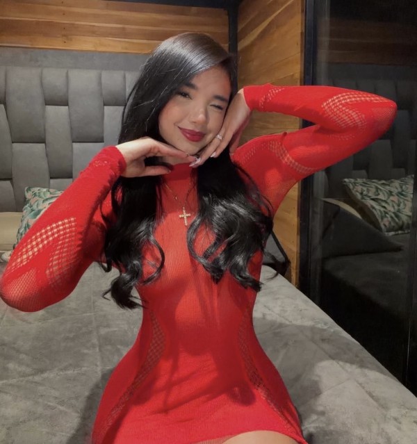 Primera vez fiestera bien cachonda tetitas pequeña