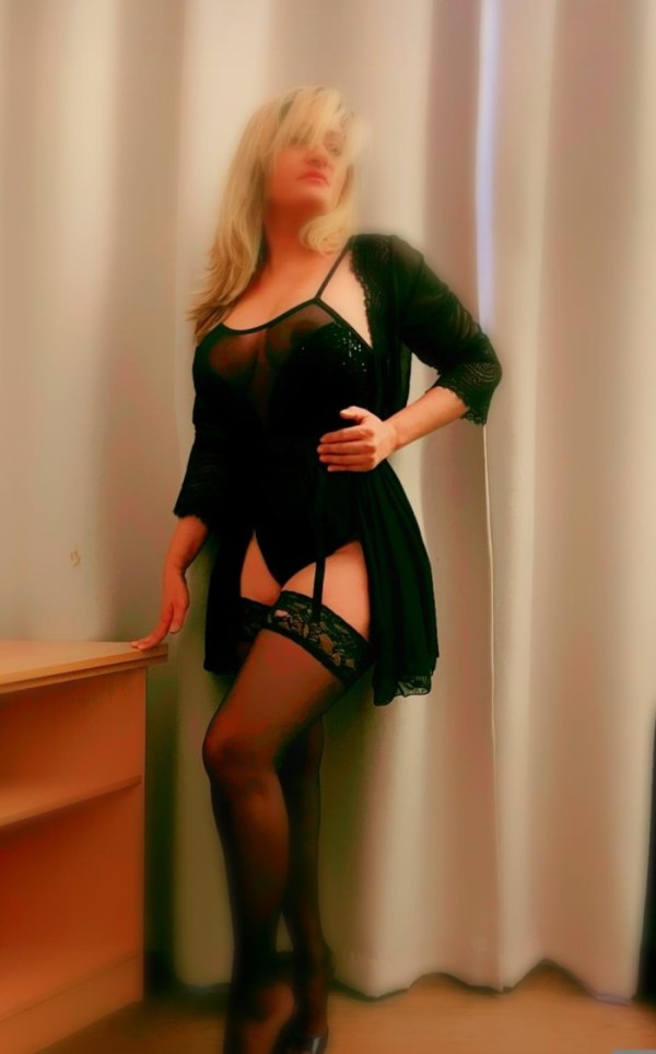 BRASILEIRA DE LUJO EXPLOSIVA Y JUGUETONA