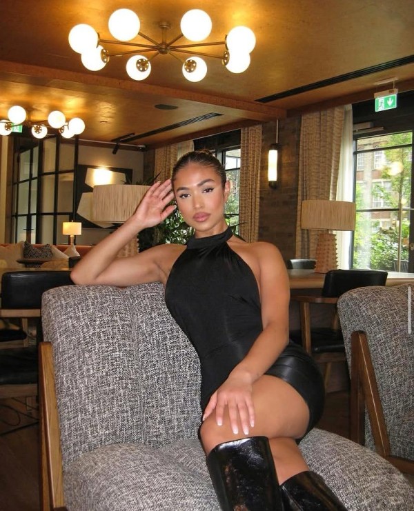 MORENA LATINA FIESTERA DIVERTIDA, 24 HRS SALIDAS,T