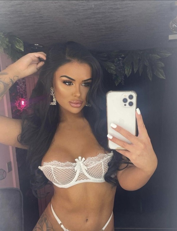 Bella en centro de Benidorm  real