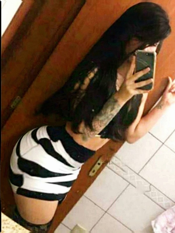 Tranny Claudia morenaza exótica CULAZO alta 1.80 t