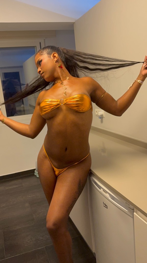 TRANS MORENA MUY ARDIENTE FIESTERA ACTIVA, PASIVA