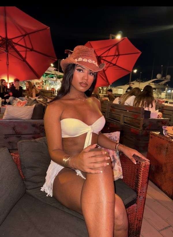 TRANS MORENA MUY ARDIENTE FIESTERA ACTIVA, PASIVA