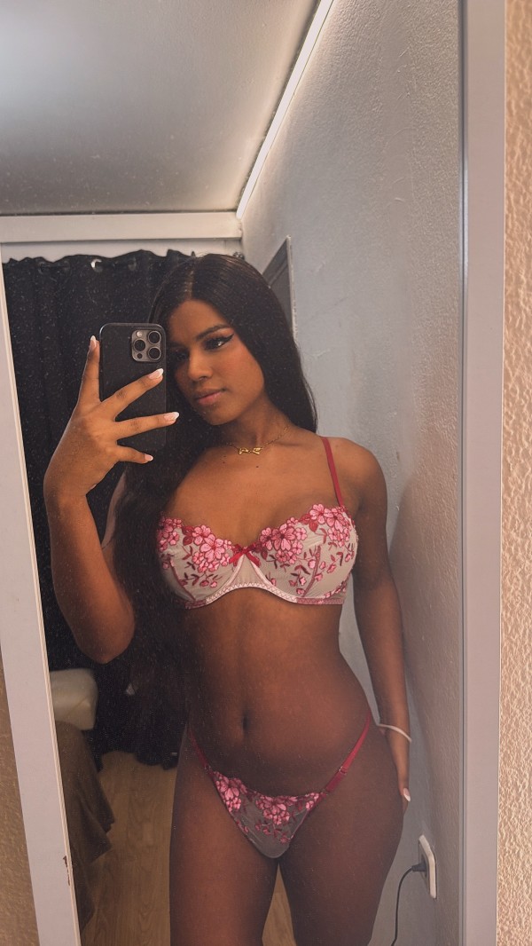 TRANS MORENA MUY ARDIENTE FIESTERA ACTIVA, PASIVA
