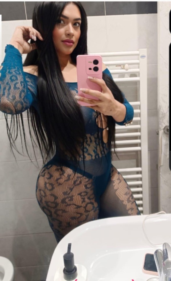 Dahiana mujer cachonda y exótica