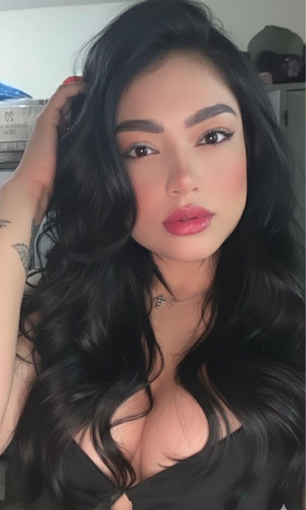 Dahiana mujer cachonda y exótica