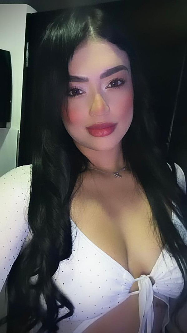 Dahiana mujer cachonda y exótica