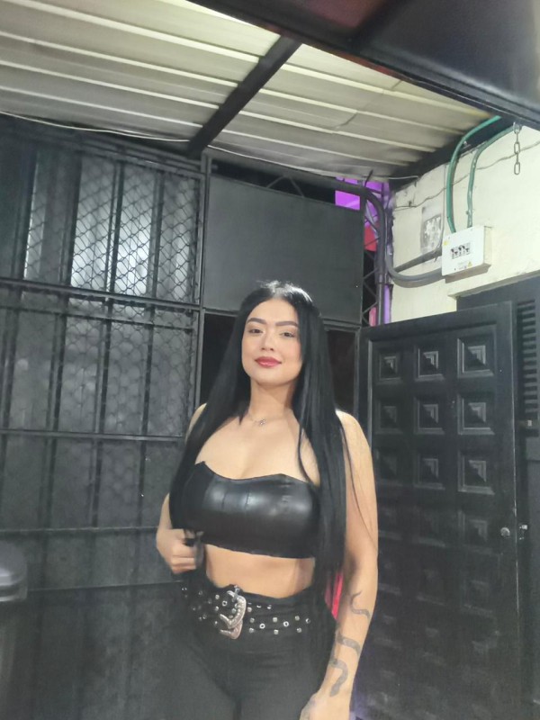 Dahiana mujer cachonda y exótica
