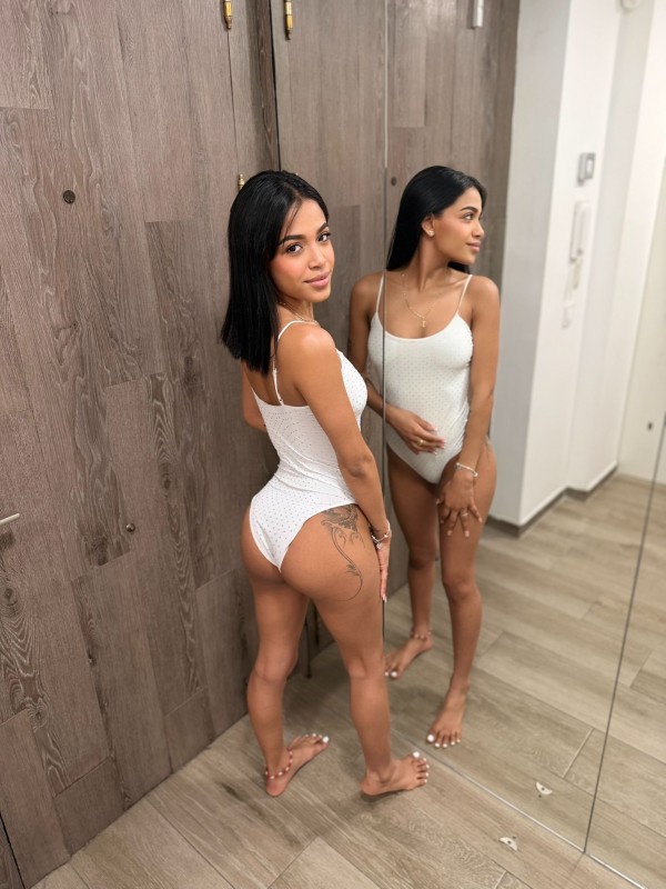 SAMANTA HERMOSA FIESTERA LATINA SENSUAL Y DIVERTIDA