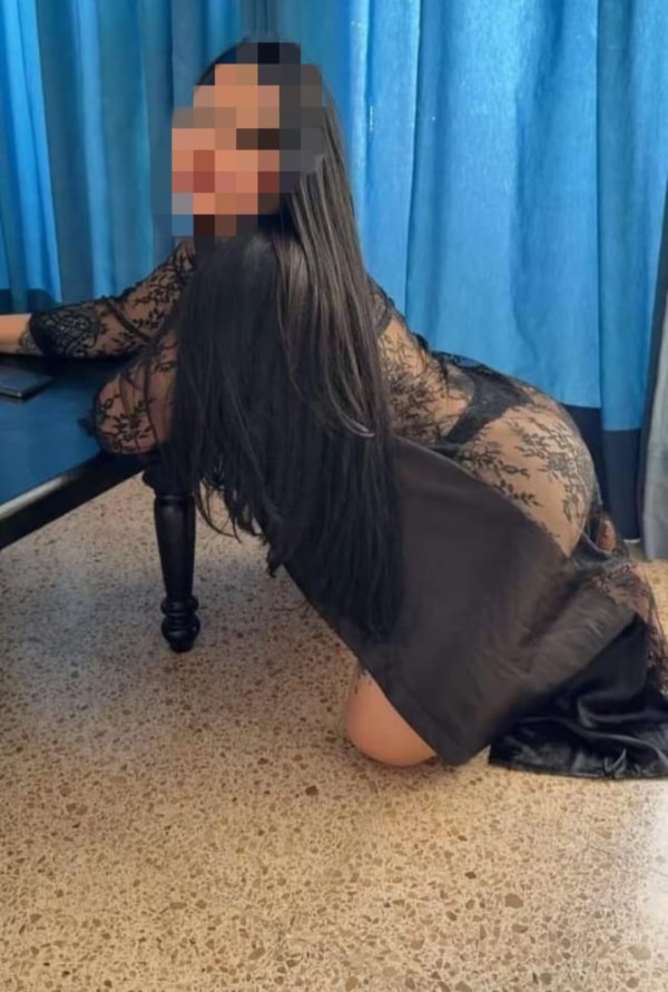 HERMOSA LATINA MUY CACHONDA