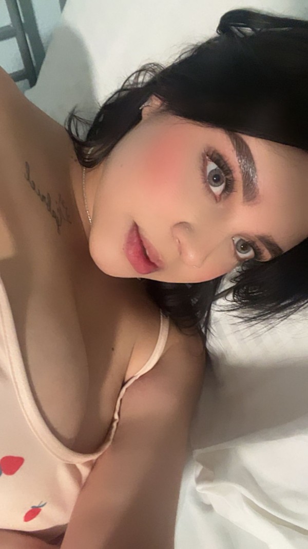 JOVEN  MUY CALIENTE CON GANAS DE DISFRUTAR